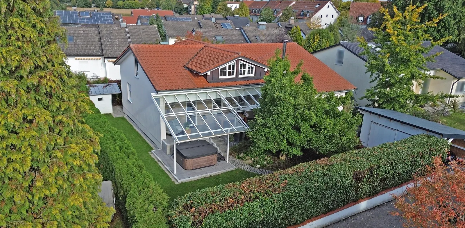 Ruhig gelegenes Einfamilienhaus mit Terrasse, Garage und Carport in Altötting