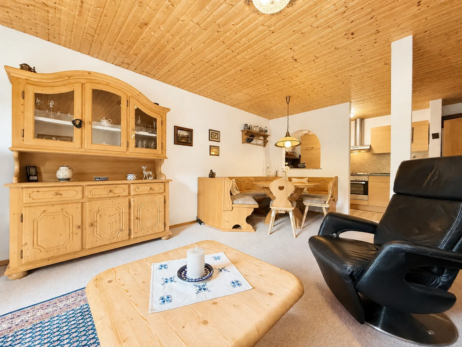 Attraktive 2-Zimmer-Wohnung mit Bergblick, Balkon und Garage in Bergen