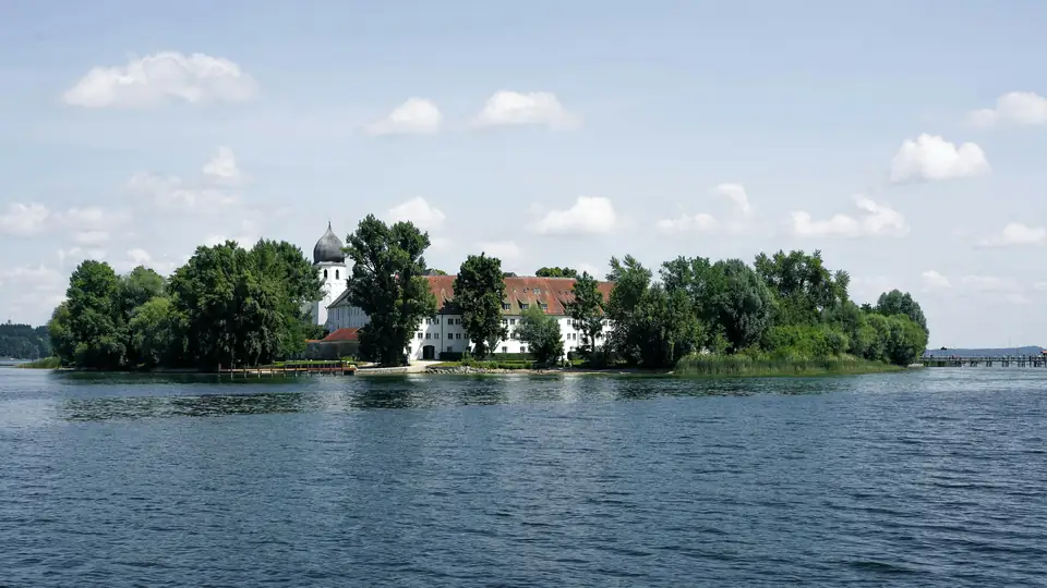 Fraueninsel im Chiemsee mit Klosterkirche
