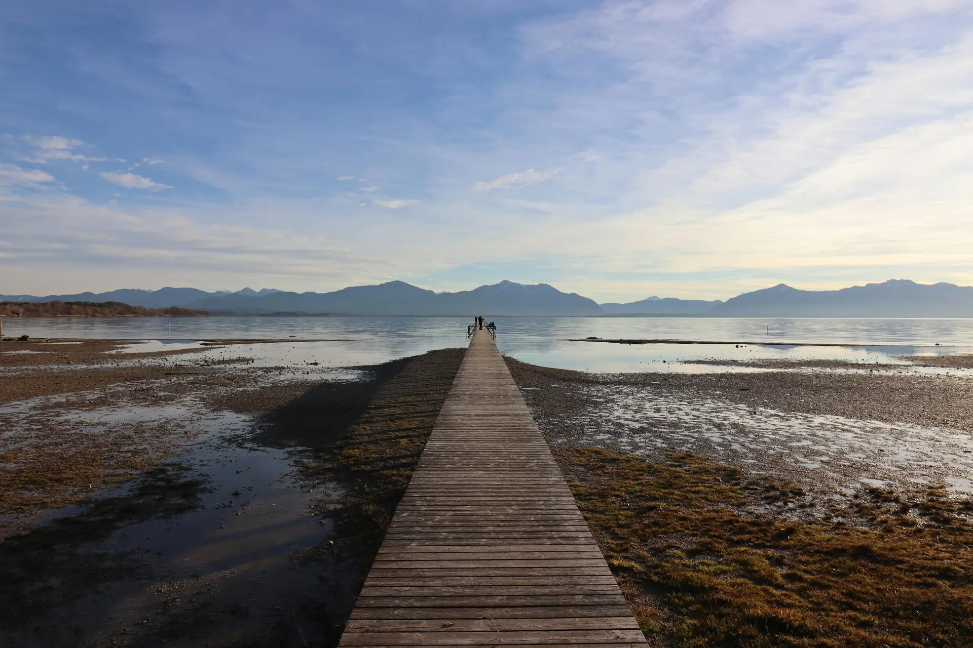 Steg am Chiemsee bei Sonnenaufgang